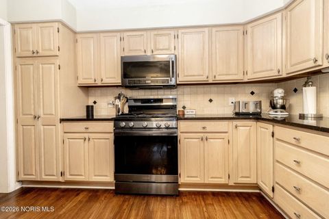 Tiny photo for 1308 Oaktree Court, Oregon, OH 43616 (MLS # 10003883)