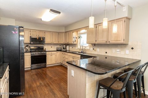 Tiny photo for 1308 Oaktree Court, Oregon, OH 43616 (MLS # 10003883)