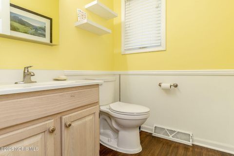 Tiny photo for 1308 Oaktree Court, Oregon, OH 43616 (MLS # 10003883)