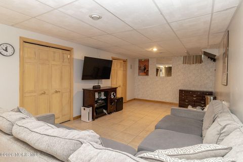 Tiny photo for 1308 Oaktree Court, Oregon, OH 43616 (MLS # 10003883)