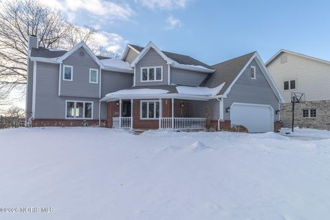 Photo of 1308 Oaktree Court, Oregon, OH 43616 (MLS # 10003883)