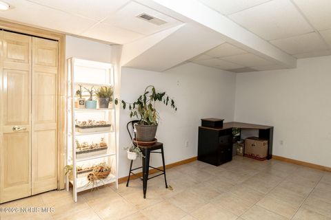 Tiny photo for 1308 Oaktree Court, Oregon, OH 43616 (MLS # 10003883)