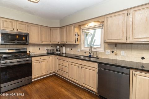 Tiny photo for 1308 Oaktree Court, Oregon, OH 43616 (MLS # 10003883)