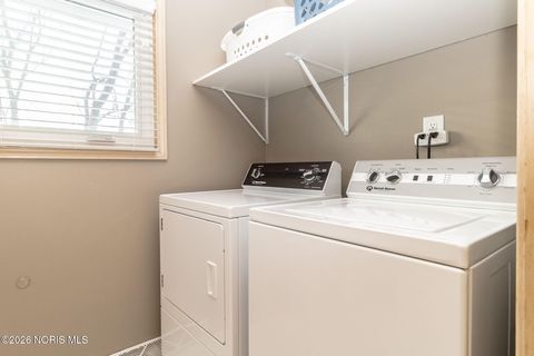 Tiny photo for 1308 Oaktree Court, Oregon, OH 43616 (MLS # 10003883)