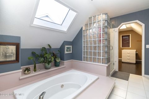 Tiny photo for 1308 Oaktree Court, Oregon, OH 43616 (MLS # 10003883)