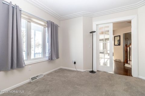 Tiny photo for 1308 Oaktree Court, Oregon, OH 43616 (MLS # 10003883)