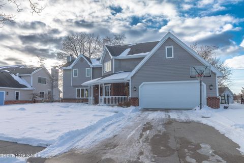 Tiny photo for 1308 Oaktree Court, Oregon, OH 43616 (MLS # 10003883)