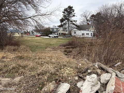 Tiny photo for 2020 Willow Beach Court, Oregon, OH 43616 (MLS # 10005287)