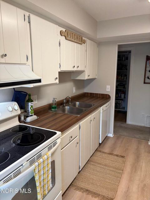 Tiny photo for 5679 Monroe Street #Building 3 Unit 702, Sylvania, OH 43560 (MLS # 10005251)