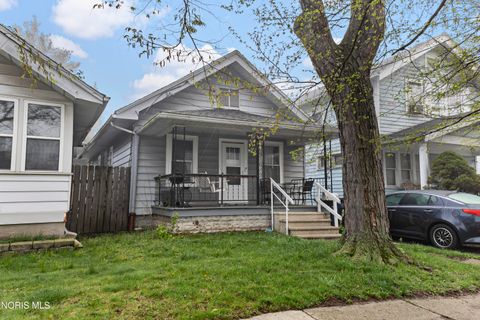 Photo of 1810 Brussels Street, Toledo, OH 43613 (MLS # 10007226)