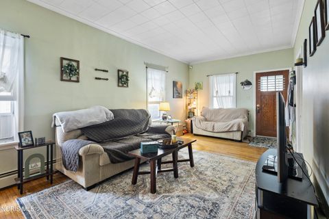 Tiny photo for 1810 Brussels Street, Toledo, OH 43613 (MLS # 10007226)
