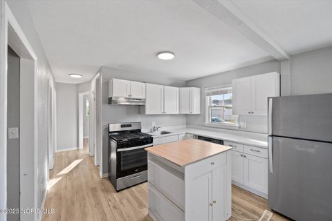 Tiny photo for 2827 126th Street, Toledo, OH 43611 (MLS # 10000226)
