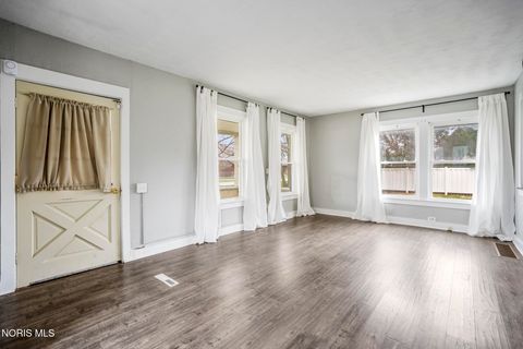 Tiny photo for 715 Carew Lane, Maumee, OH 43537 (MLS # 10005687)