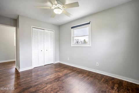 Tiny photo for 715 Carew Lane, Maumee, OH 43537 (MLS # 10005687)