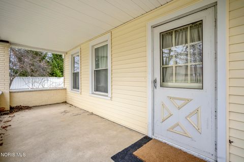 Tiny photo for 715 Carew Lane, Maumee, OH 43537 (MLS # 10005687)