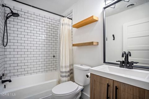 Tiny photo for 715 Carew Lane, Maumee, OH 43537 (MLS # 10005687)