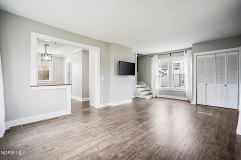 Tiny photo for 715 Carew Lane, Maumee, OH 43537 (MLS # 10005687)