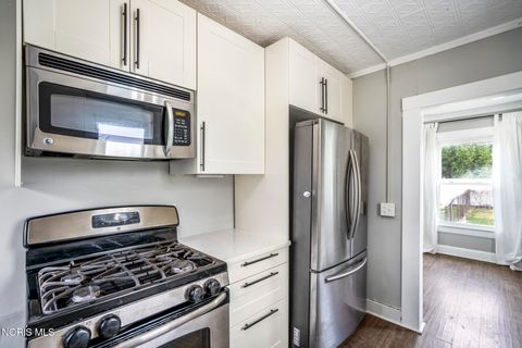 Tiny photo for 715 Carew Lane, Maumee, OH 43537 (MLS # 10005687)