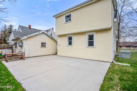 Tiny photo for 715 Carew Lane, Maumee, OH 43537 (MLS # 10005687)