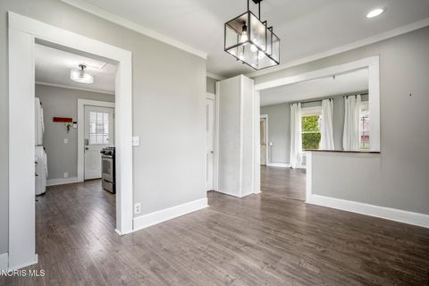 Tiny photo for 715 Carew Lane, Maumee, OH 43537 (MLS # 10005687)