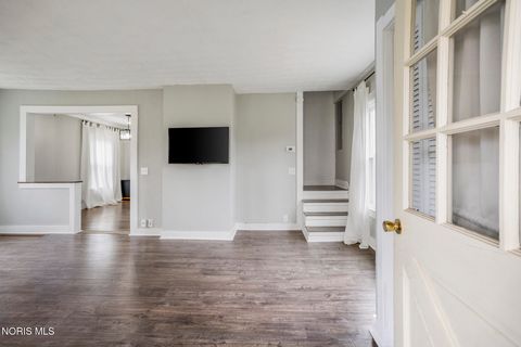 Tiny photo for 715 Carew Lane, Maumee, OH 43537 (MLS # 10005687)