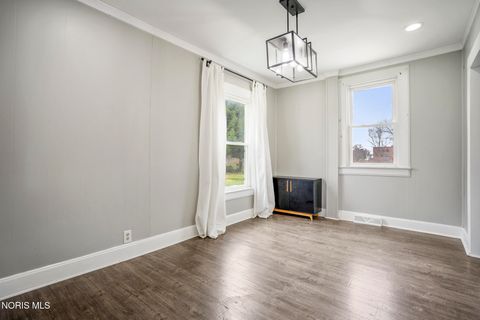 Tiny photo for 715 Carew Lane, Maumee, OH 43537 (MLS # 10005687)