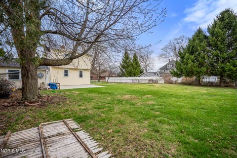 Tiny photo for 715 Carew Lane, Maumee, OH 43537 (MLS # 10005687)