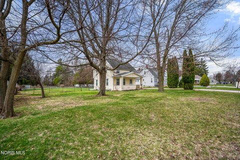 Tiny photo for 715 Carew Lane, Maumee, OH 43537 (MLS # 10005687)