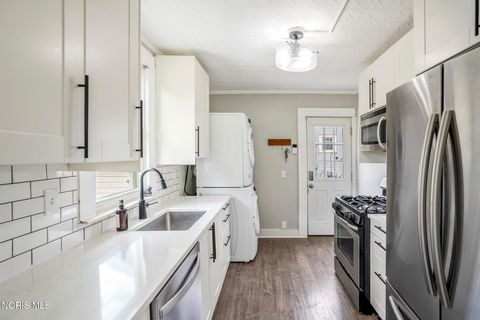 Tiny photo for 715 Carew Lane, Maumee, OH 43537 (MLS # 10005687)