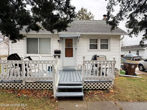 Photo of 921 Karnes Avenue, Defiance, OH 43512 (MLS # 10001904)