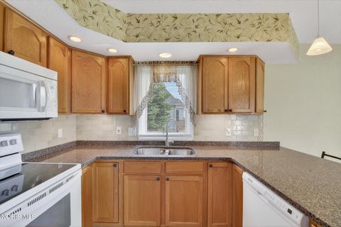 Tiny photo for 4331 N Watercrest Drive, Toledo, OH 43614 (MLS # 10007864)