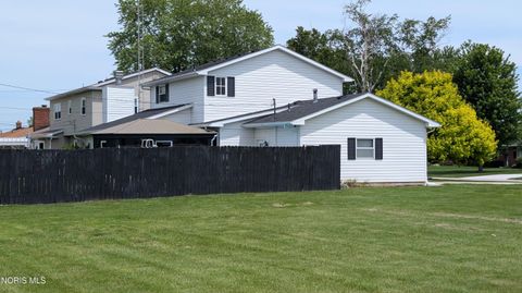 Tiny photo for 403 Park Lane, Walbridge, OH 43465 (MLS # 10008254)