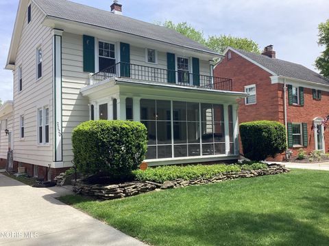 Photo of 2220 Pemberton Drive, Toledo, OH 43606 (MLS # 10008040)