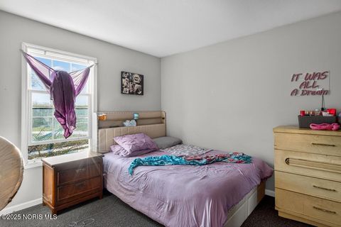 Tiny photo for 3175 Glenwood Avenue, Toledo, OH 43610 (MLS # 10002671)