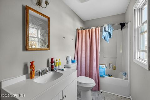 Tiny photo for 3175 Glenwood Avenue, Toledo, OH 43610 (MLS # 10002671)