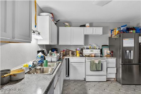 Tiny photo for 3175 Glenwood Avenue, Toledo, OH 43610 (MLS # 10002671)