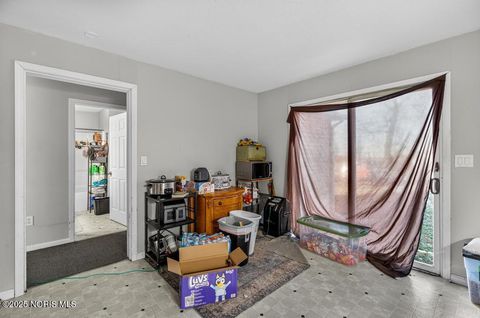 Tiny photo for 3175 Glenwood Avenue, Toledo, OH 43610 (MLS # 10002671)