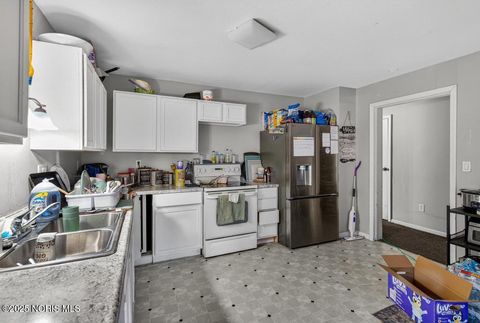 Tiny photo for 3175 Glenwood Avenue, Toledo, OH 43610 (MLS # 10002671)