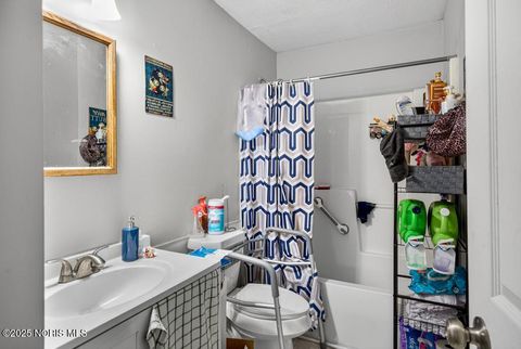 Tiny photo for 3175 Glenwood Avenue, Toledo, OH 43610 (MLS # 10002671)