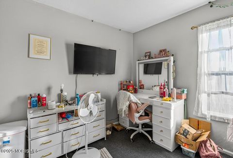 Tiny photo for 3175 Glenwood Avenue, Toledo, OH 43610 (MLS # 10002671)