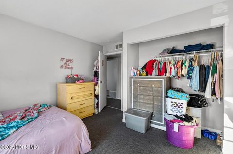 Tiny photo for 3175 Glenwood Avenue, Toledo, OH 43610 (MLS # 10002671)