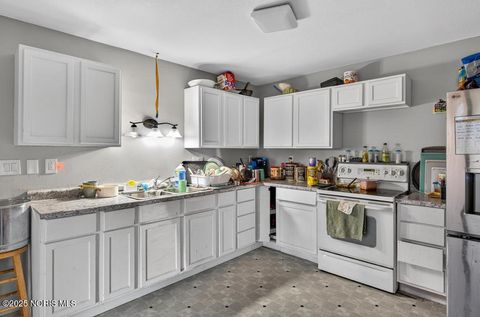 Tiny photo for 3175 Glenwood Avenue, Toledo, OH 43610 (MLS # 10002671)