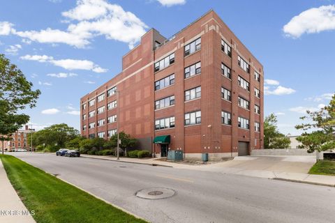 Photo of 110 Ottawa Street #2e, Toledo, OH 43604 (MLS # 10011061)