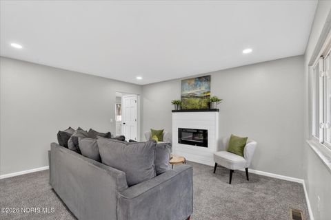 Tiny photo for 250 Bonaparte Drive, Toledo, OH 43615 (MLS # 10003076)