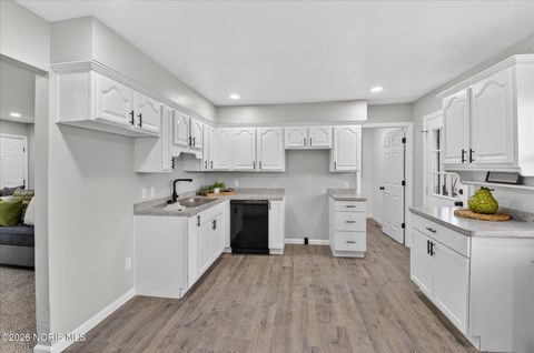 Tiny photo for 250 Bonaparte Drive, Toledo, OH 43615 (MLS # 10003076)