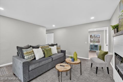 Tiny photo for 250 Bonaparte Drive, Toledo, OH 43615 (MLS # 10003076)