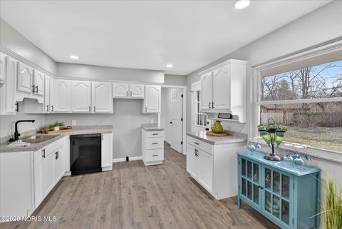 Tiny photo for 250 Bonaparte Drive, Toledo, OH 43615 (MLS # 10003076)