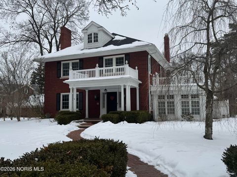 Photo of 3614 Edgevale Road, Ottawa Hills, OH 43606 (MLS # 10003828)