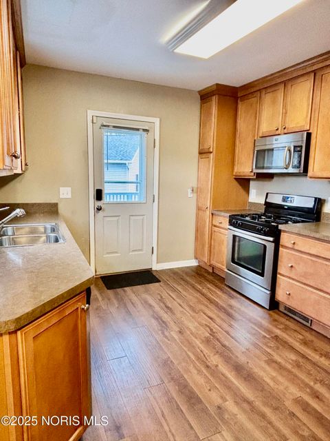 Tiny photo for 5149 Bayshore Road, Oregon, OH 43616 (MLS # 10002526)