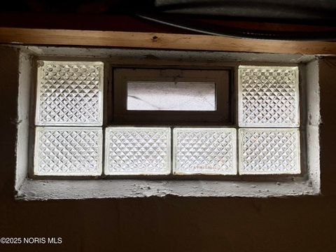 Tiny photo for 5149 Bayshore Road, Oregon, OH 43616 (MLS # 10002526)